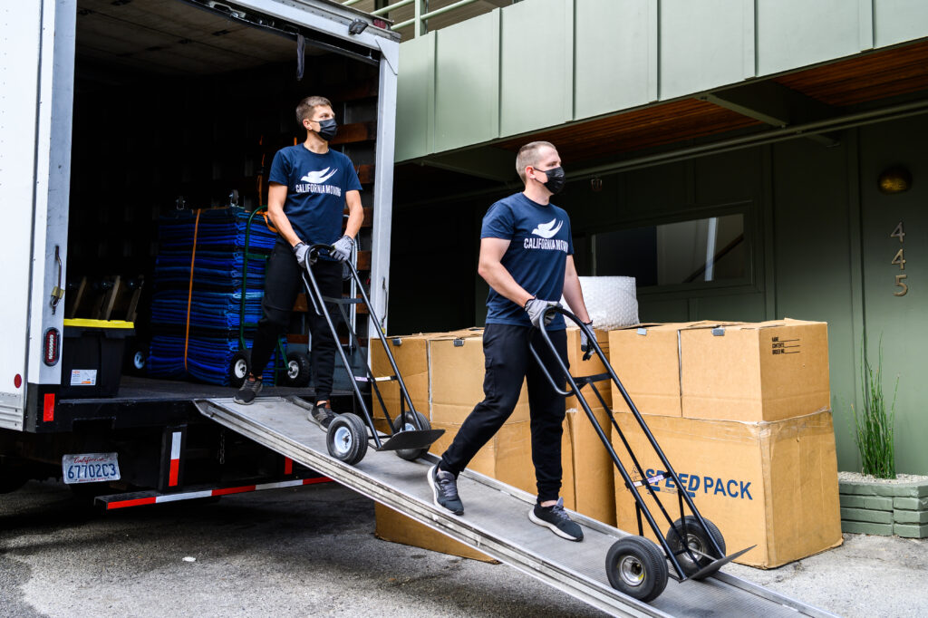 movers to move furniture